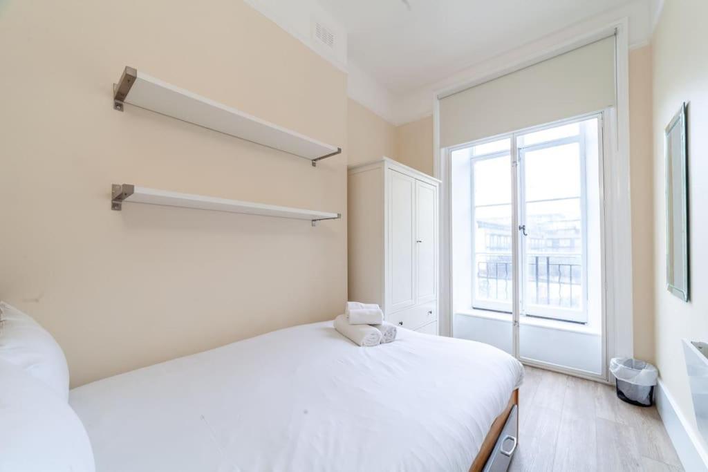 Spacious & Central 3-Bed Flat By Popular Waterloo! Лондон Екстериор снимка