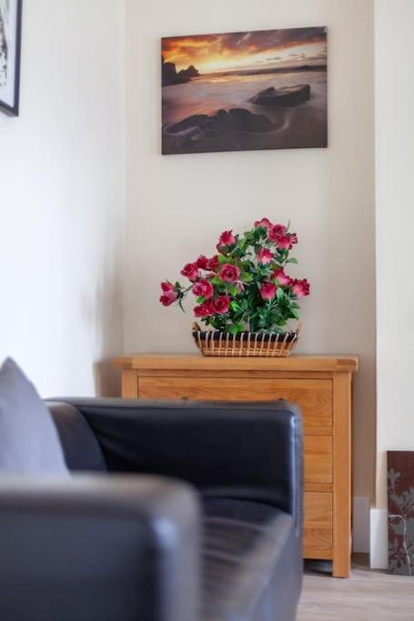 Spacious & Central 3-Bed Flat By Popular Waterloo! Лондон Екстериор снимка