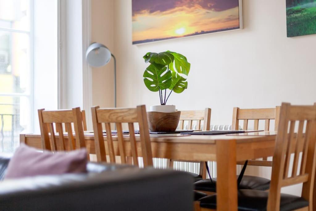 Spacious & Central 3-Bed Flat By Popular Waterloo! Лондон Екстериор снимка