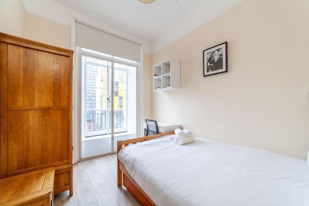 Spacious & Central 3-Bed Flat By Popular Waterloo! Лондон Екстериор снимка